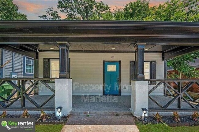 Photo - 872 Beryl St SW