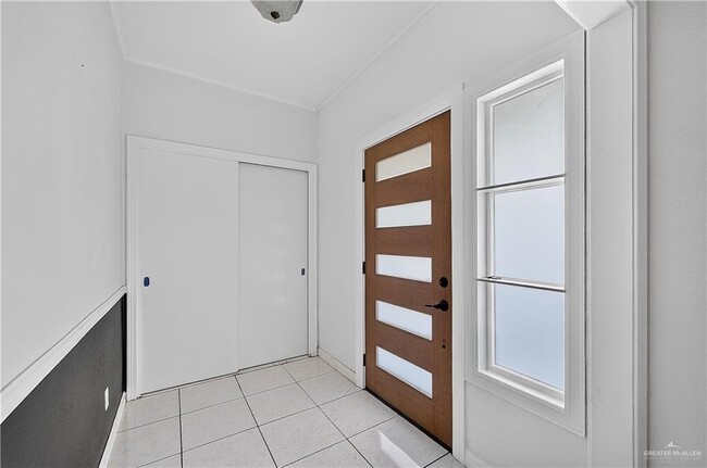 216 W Enfield Rd