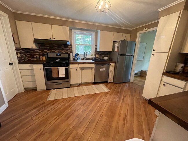 Photo - 449 Buckingham Ave