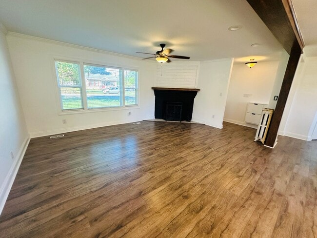 Photo - Urban setting w/ incredible fenced in back yard. 3 bed/2bath + detached office building