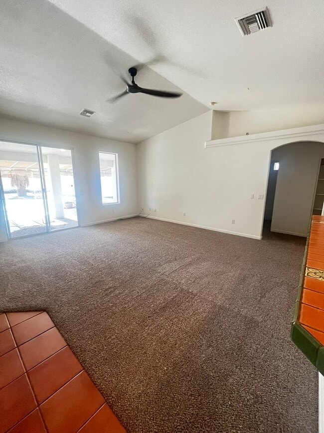 Photo - 210 White Oak Dr
