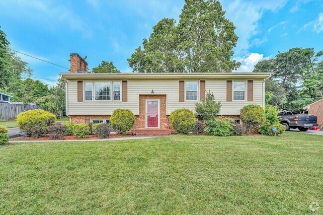 Building Photo - SW Roanoke County Rental