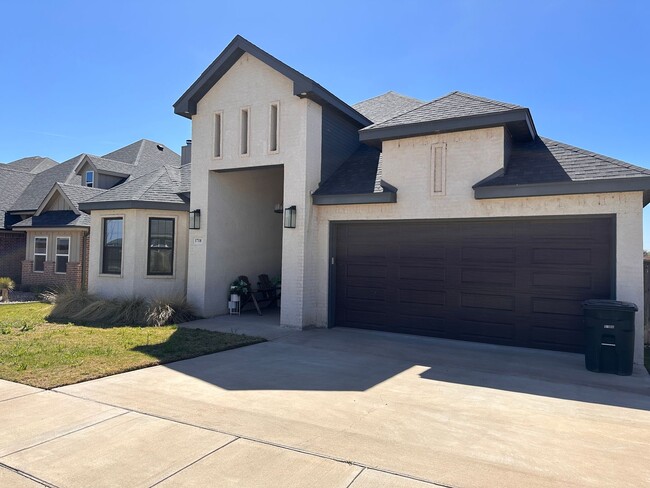 Photo - LAKE FRONT PROPERTY! 4/3/2; FULLY FURNISHED