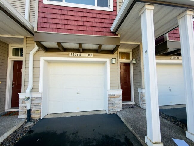 Photo - Gorgeous Tri-Level Condo at Progress Ridge — Lake Views!