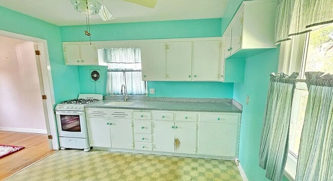 Photo - 427 Valentine St