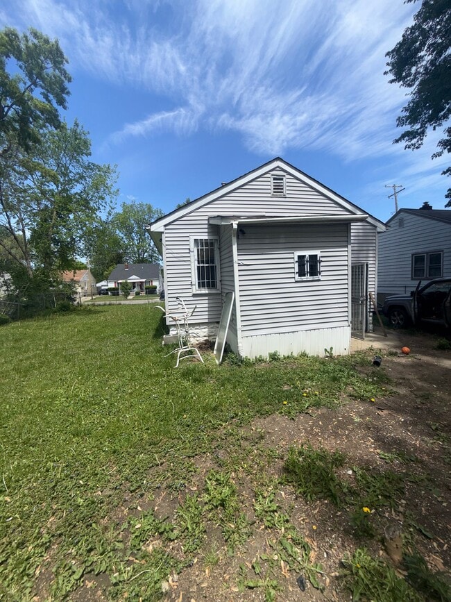 Photo - 805 Waldman Ave