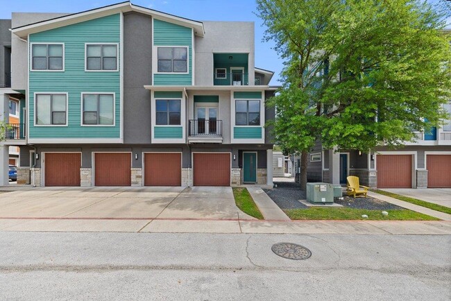 Photo - 1504 Lorraine Loop Unit B