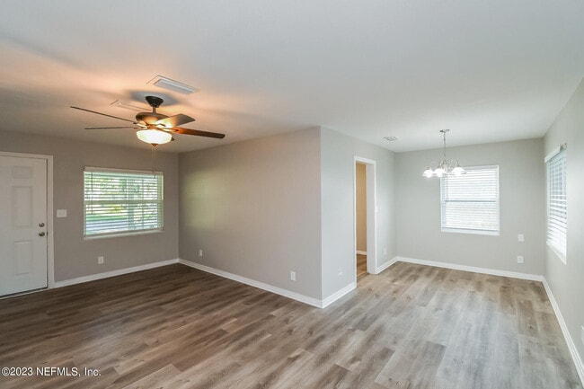 Photo - 5742 Norde Dr W