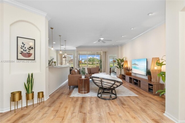 Photo - 1896 Crestview Way