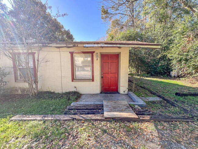 Building Photo - Nylic 14 Unit F