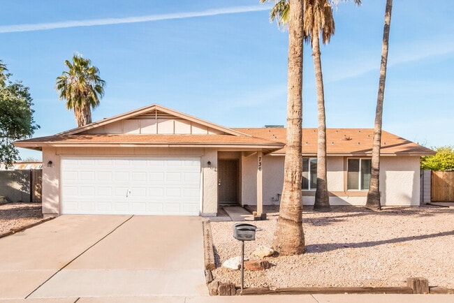 Photo - 736 W El Prado Rd House