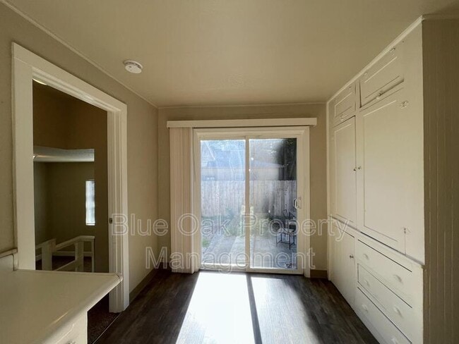 Photo - 605 W 6th St