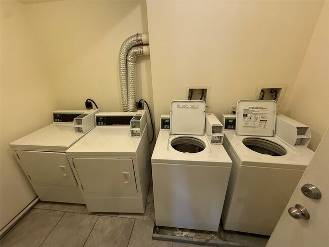 Photo - 25 Court St Unidad 2