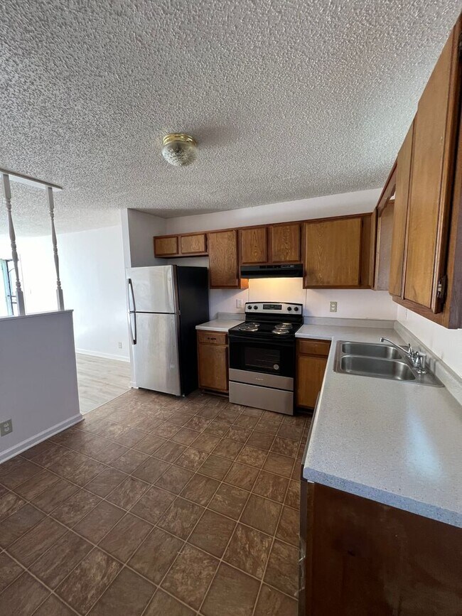 2 Bedroom Duplex in Sumner County! (Left S... House House Rental in