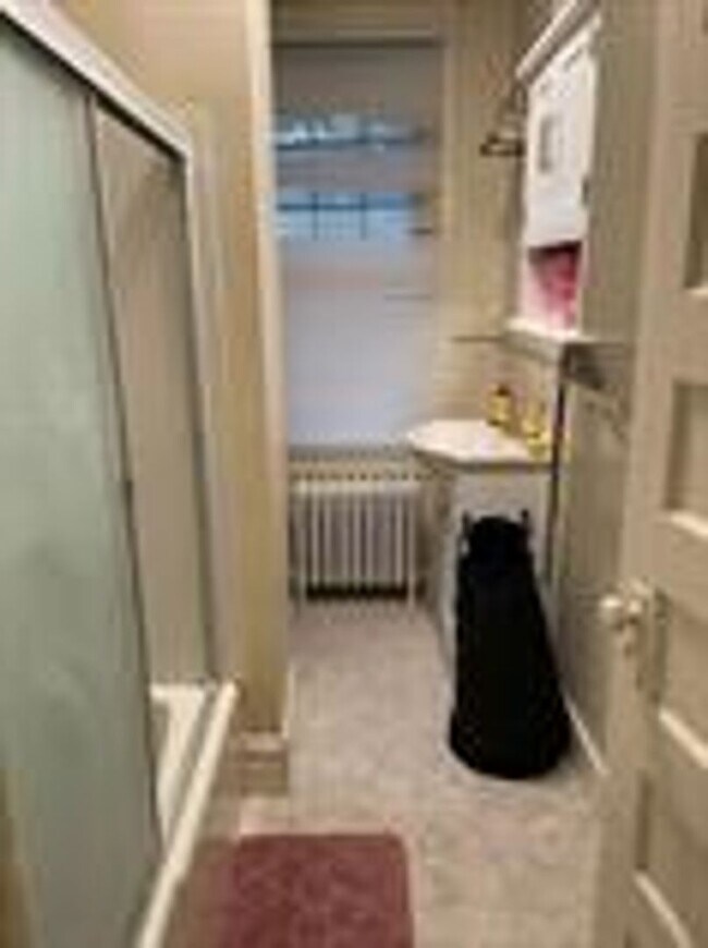 Building Photo - 538 Myrtle Ave Unit 3