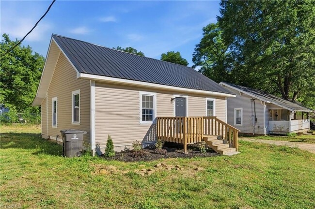 1805 Center St SE