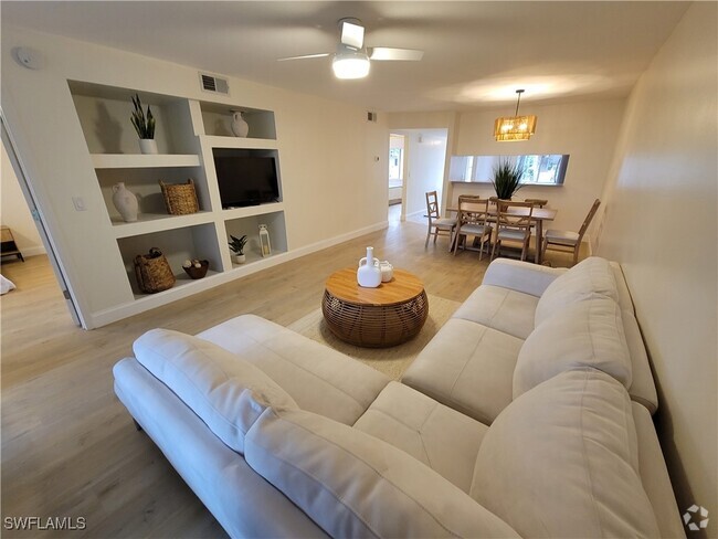 Building Photo - 3012 Sandpiper Bay Cir Unit D102 Rental