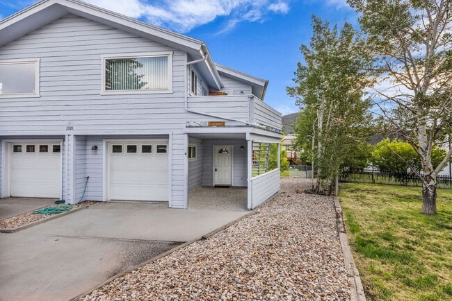 Building Photo - 2320 Calumet Cir