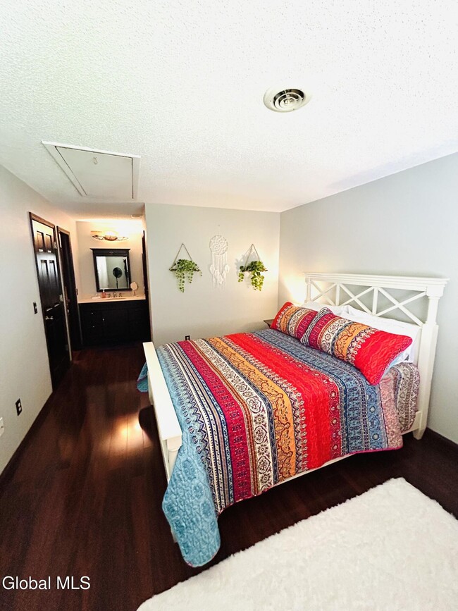 Photo - 212 Yorktown Dr