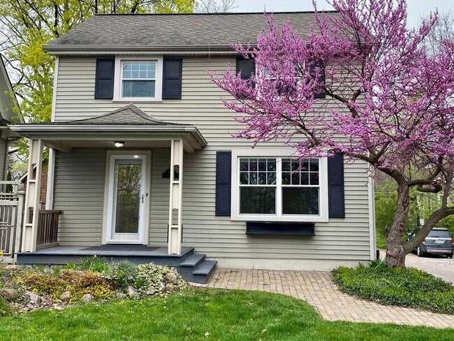 Building Photo - 834 S Main St