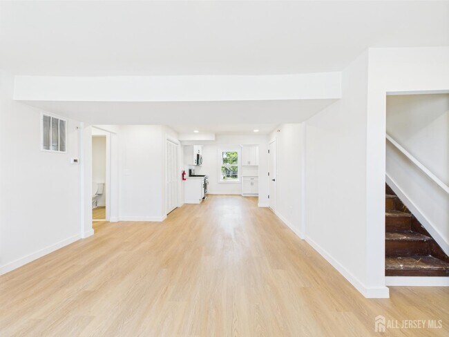 Photo - 10 W Railroad Ave