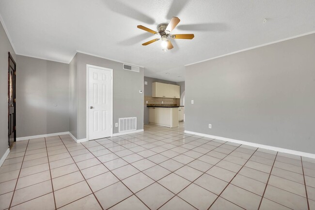 Photo - 8101 Alveron Ave