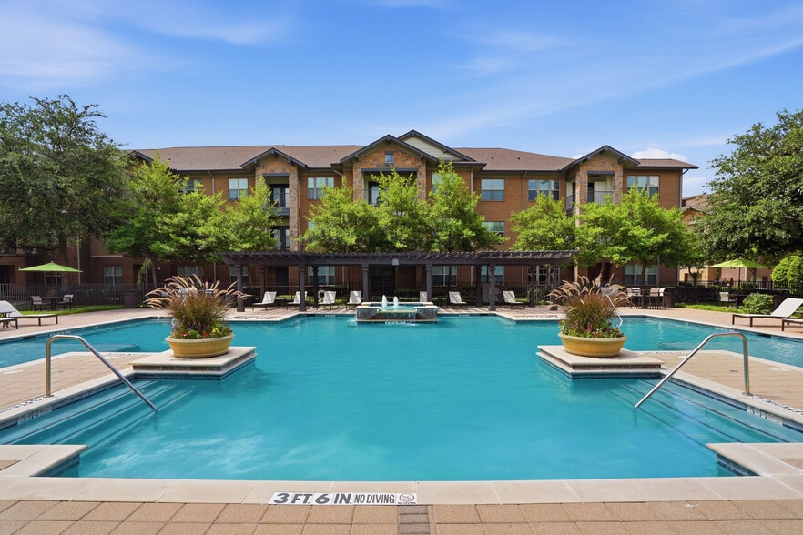 Resort-Style Pool