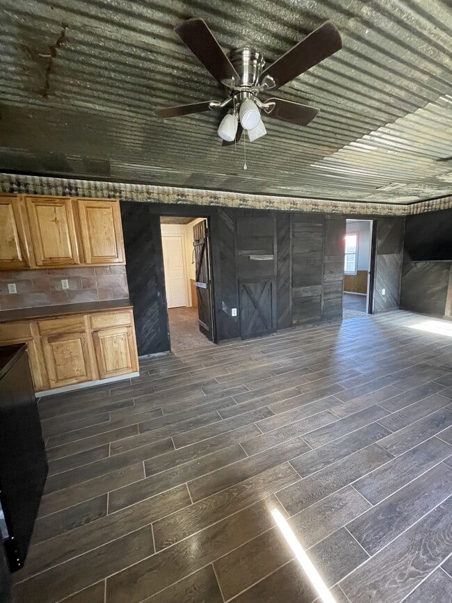 Photo - 401 E Krebs Ave