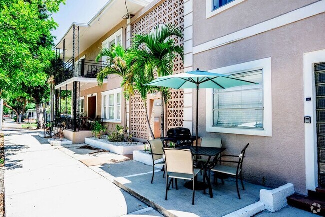 Building Photo - Cozy 1-Bedroom Apartment in Downtown St. P... Unit 543 1/2 2nd Street N St. Petersburg, FL 33701