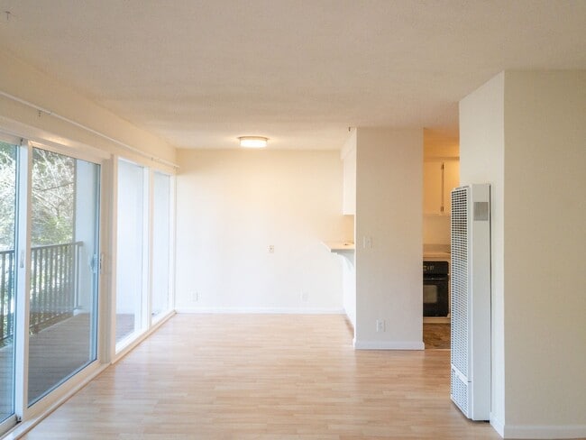 Photo - Tranquil 2BR/1BA Updated Unit! Tam Valley! Parking! Laundry! PROGRESSIVE Unidad #4