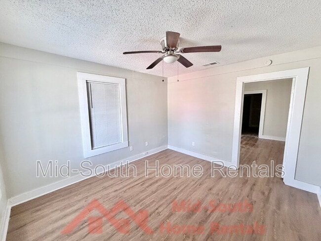 Photo - 2263 Hunter Ave