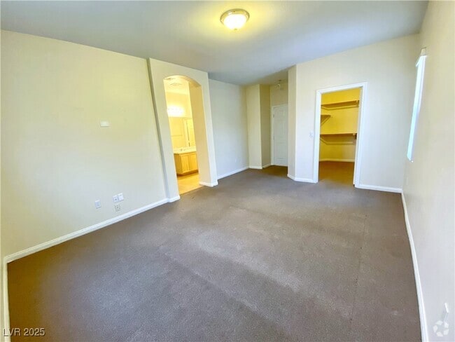 Building Photo - 290 Tayman Park Ave Rental
