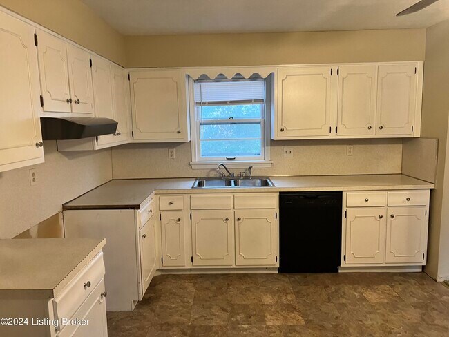 Photo - 5508 Fruitwood Dr