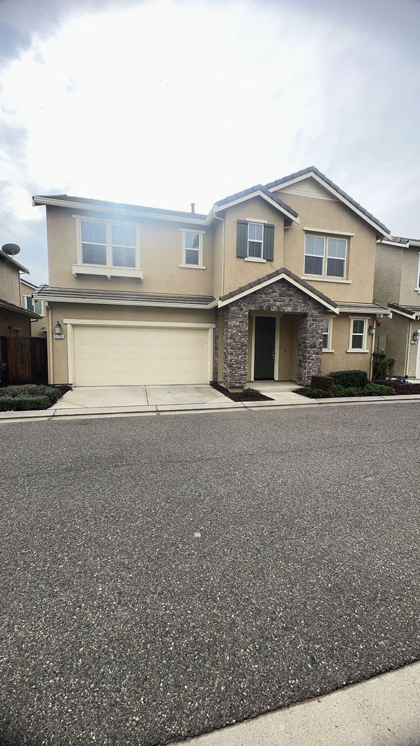 Photo - Beautiful spacious 3 bedroom 2/5 bathroom home.