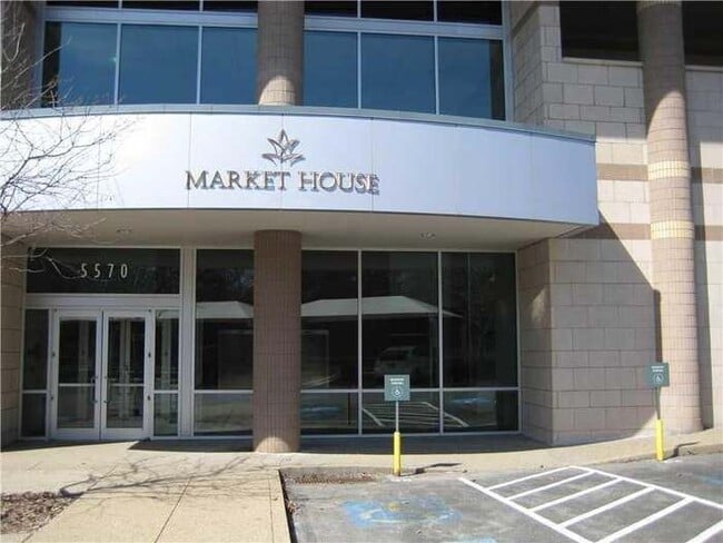 Photo - 5570 Centre Ave Unidad 203