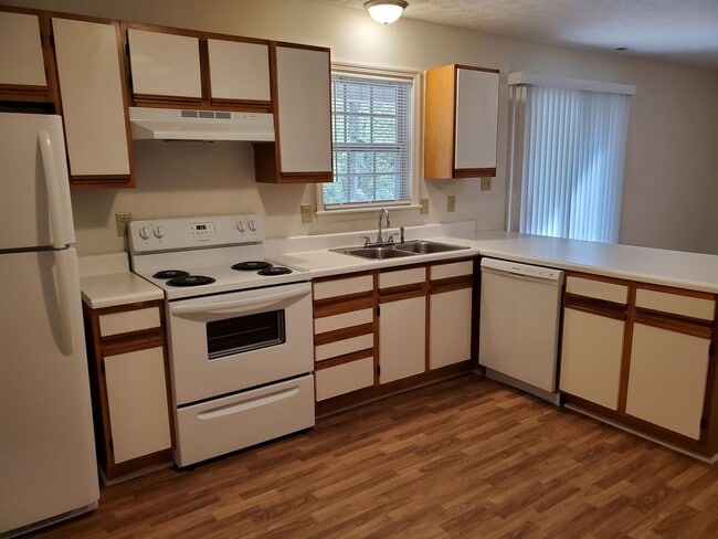 Photo - 2 Bedroom, 1 bath apartment Upstairs Unit