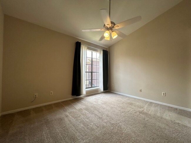 Building Photo - 8055 Cambridge St Unit 86