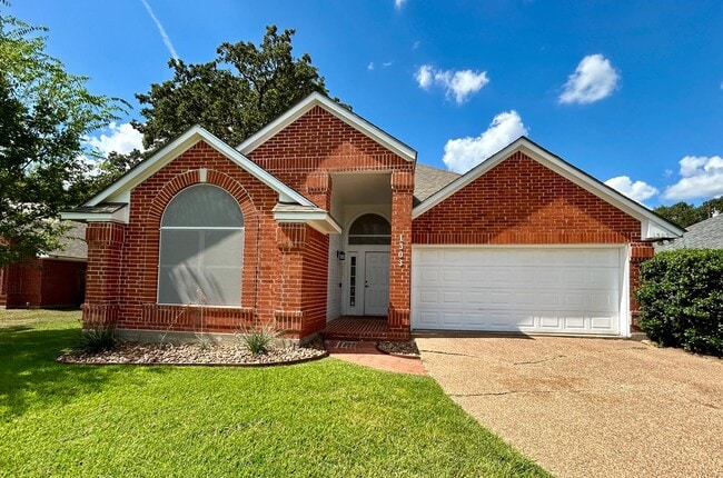 Building Photo - 1303 Bayou Woods Dr Rental