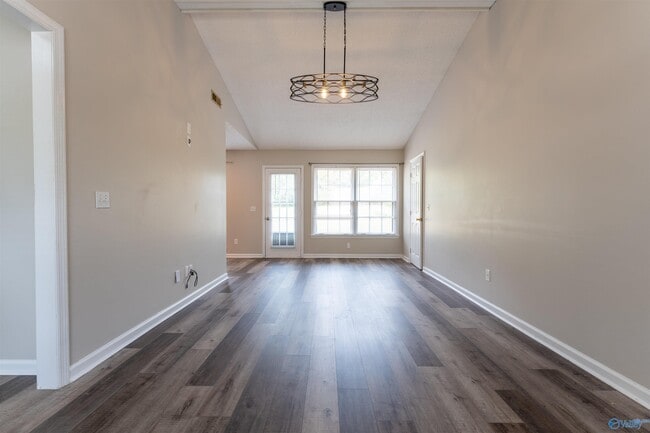 Photo - 107 Bridgestone Dr NE