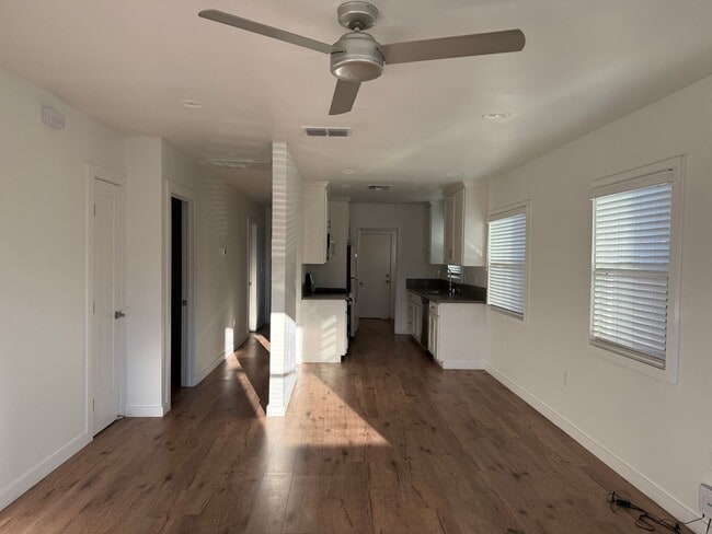 Photo - Beautifully Updated 2/2 Duplex - 4033 Miller Way