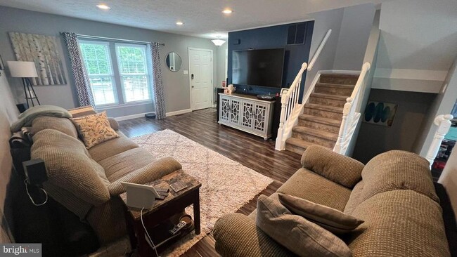 Photo - 33 Pinehurst Ct