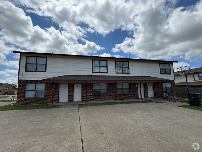 Building Photo - 1306 Monroe Loop Unit A Rental