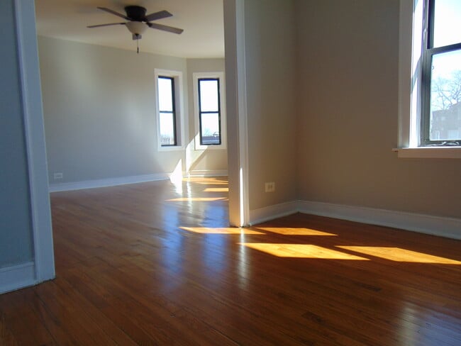 Photo - 1511 W 82nd St