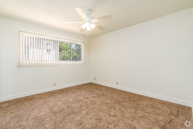 2BR, 1BA - 900SF - Primary Bedroom