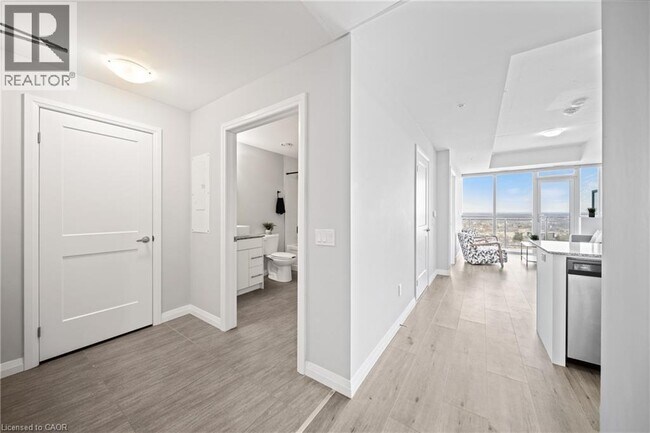 Photo - 60 Charles St W Unité 2712