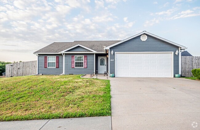 Building Photo - Please View 3D Virtual Walk-Through Before... Rental