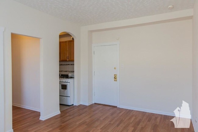 Photo - 839 W Sheridan Rd