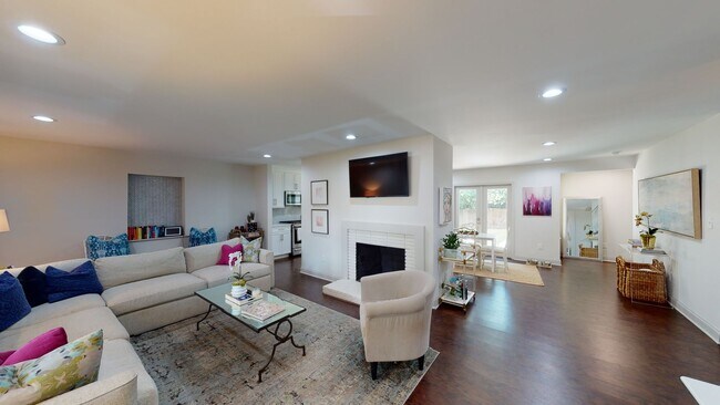 1329 Mockingbird Ln