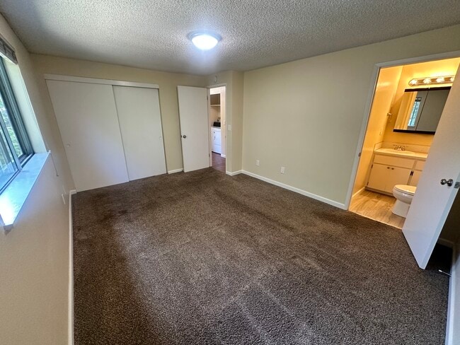 Photo - 630 SE 182nd Ave Unit 4