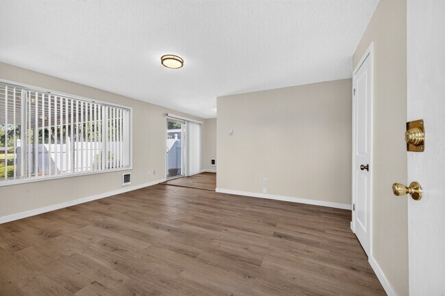 Renovated 2 bedroom Duplex